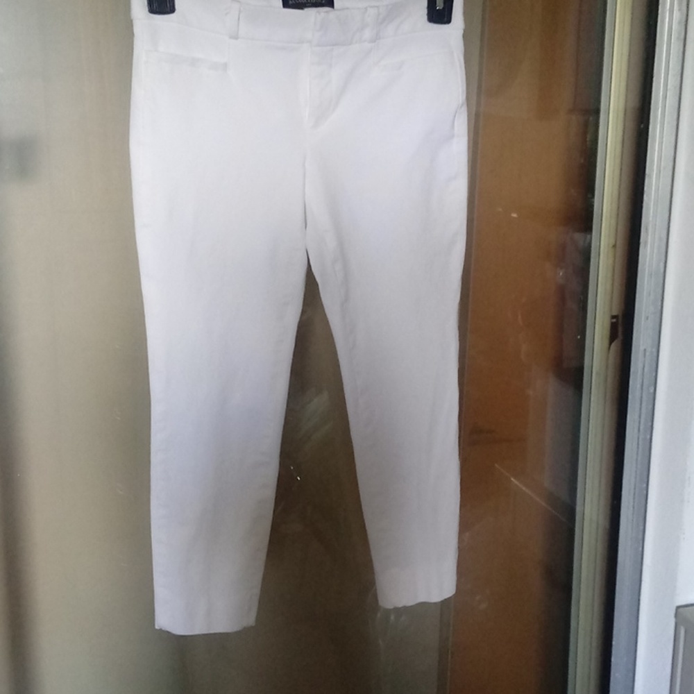 Ladies Banana Republic size 4 petite white cropped